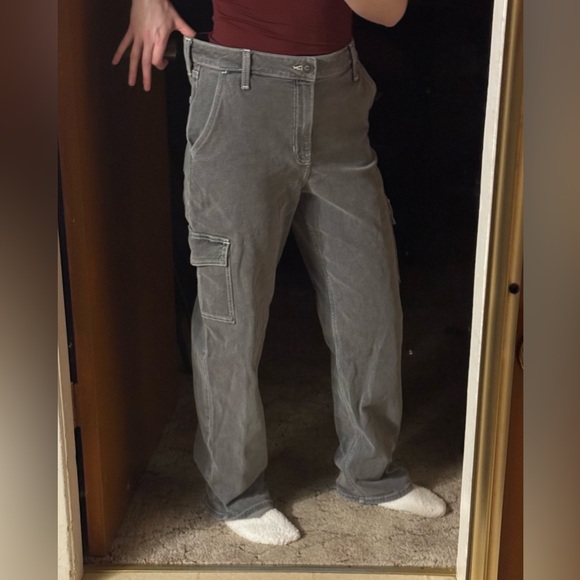 HOLLISTER Ultra High-Rise Grey Cargo Dad Jeans - Picture 2 of 8